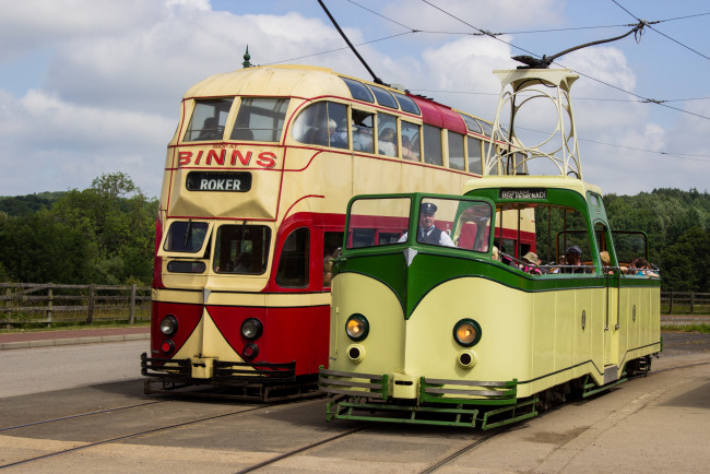 Обои картинки фото техника, трамваи, город, трамвай, рельсы