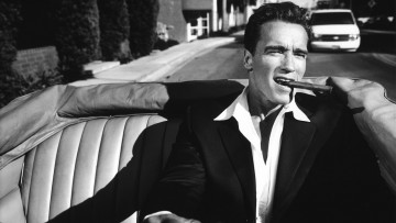 Картинка арнольд+шварценеггер мужчины arnold+schwarzenegger monochrome suits shadow сabrio черно-белое cigars arnold schwarzenegger vintage car актер driving культурист политик