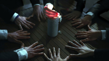 Картинка разное руки +ноги спиритический сеанс