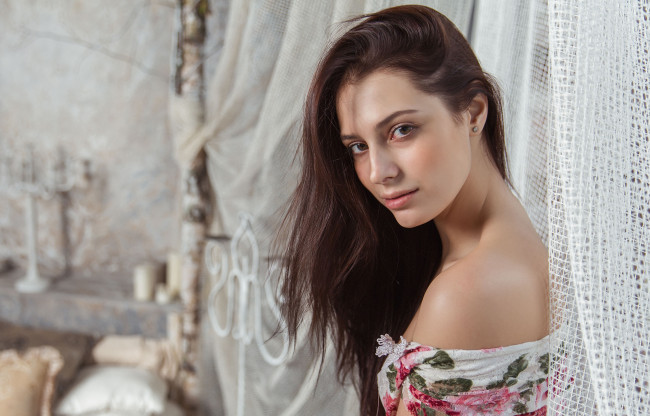 Обои картинки фото isabella fame, девушки, isabella, fame, портрет, лицо, девушка, модель, брюнетка, красотка, стройная, фигура, флирт, сексуальная, поза, макияж, взгляд