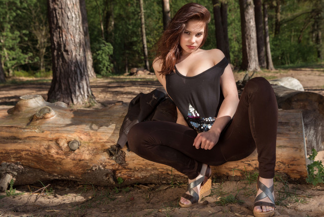 Обои картинки фото diana fame, девушки, diana, fame, девушка, модель, брюнетка, красотка, поза, стройная, сексуальная, взгляд, фигура, флирт, макияж