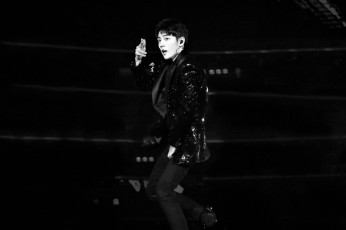 Картинка мужчины xiao+zhan актер певец сцена жест