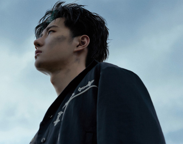 Обои картинки фото мужчины, wang yi bo, актер, певец, лицо, ракурс, грязь