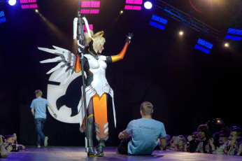 обоя девушки, мария давыдова , lady melamory, образ, косплей, оружие, крылья, люди, шоу, подиум