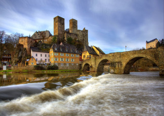 Картинка города мосты здания дома башни мост река поток