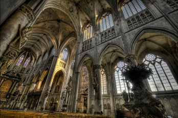 Картинка интерьер убранство роспись храма арки скульптуры