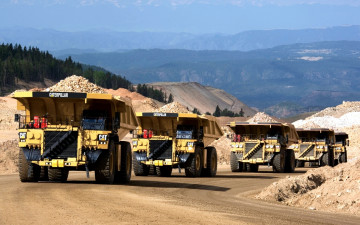 Картинка техника строительная карьерные самосвалы caterpillar