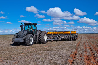 Картинка техника тракторы valtra