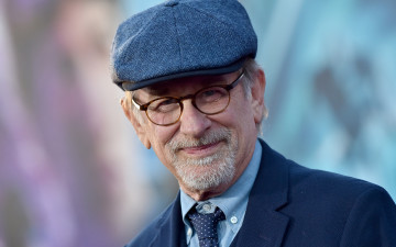 Картинка cтивен+cпилберг+режиссер мужчины steven+spielberg кепка стивен спилберг голливуд мужчина сценарист steven spielberg очки американский кинорежиссер аллан