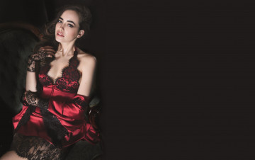 Картинка девушки sarah+stephens модель шатенка белье кружево шелк кресло