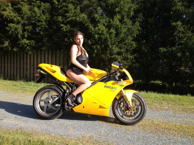 Обои картинки фото мотоциклы, мото с девушкой, девушки