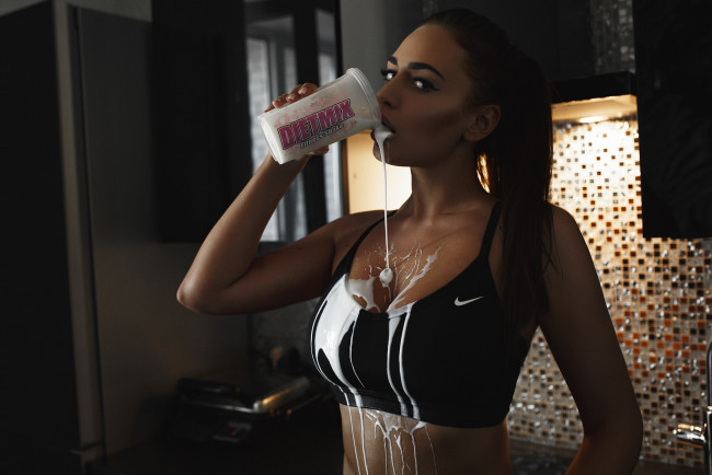 Обои картинки фото девушка, девушки, -unsort , брюнетки, темноволосые, модель