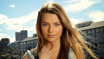 Картинка девушки indiana+evans дома блондинка лицо