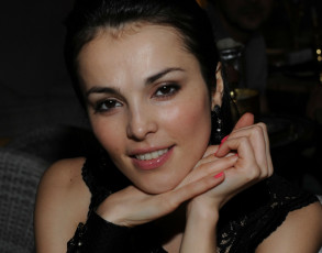 Картинка музыка сати+казанова певица лицо