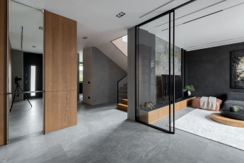 Картинка интерьер гостиная шкаф зеркало лестница комната