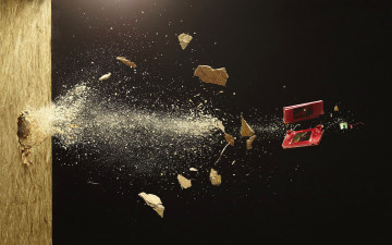 Картинка разное -+другое дыра осколки телефон