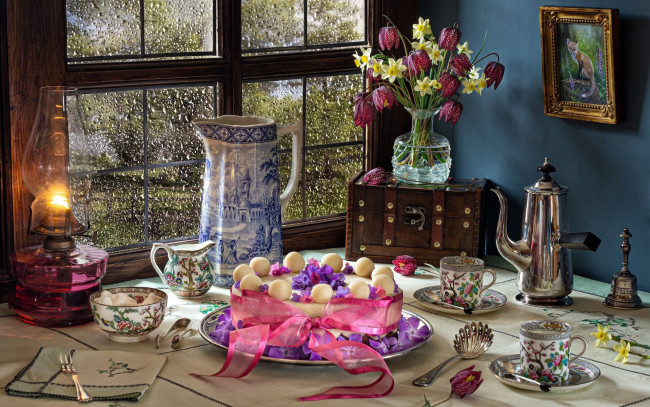 Обои картинки фото еда, натюрморт, лампа, торт, сахар, букет