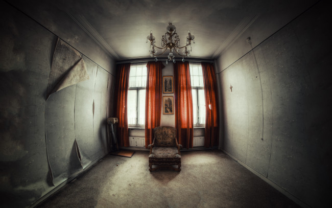 Обои картинки фото интерьер, гостиная, окно, шторы, люстра, кресло