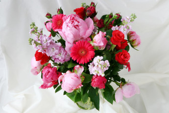Картинка цветы букеты композиции левкой матиола розы герберы пионы