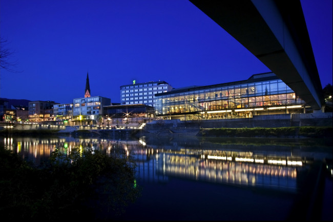 Обои картинки фото villach, австрия, города, огни, ночного, ночь, набережная