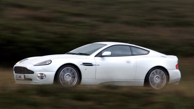 Обои картинки фото aston, martin, v12, vanquish, автомобили, ltd, элитные, великобритания