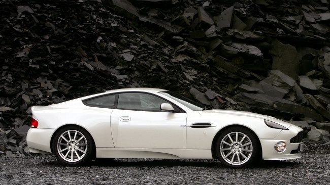 Обои картинки фото aston, martin, vanquish, автомобили, ltd, элитные, великобритания