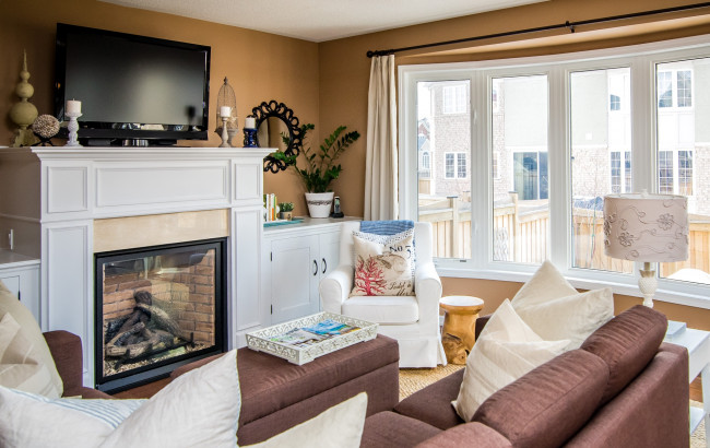 Обои картинки фото интерьер, гостиная, камин, окно, диван, кресло, телевизор