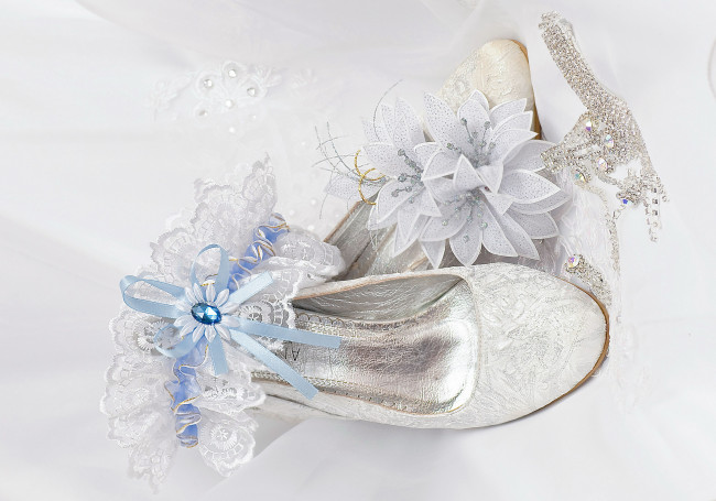 Обои картинки фото разное, одежда, обувь, текстиль, экипировка, подвязка, туфли