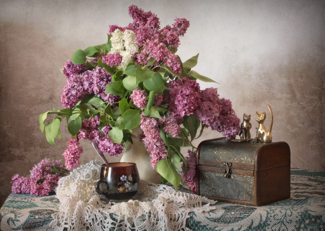 Обои картинки фото цветы, сирень, букет, сундучок