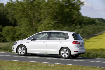 Картинка автомобили volkswagen светлый 2015г tsi bluemotion sportsvan golf