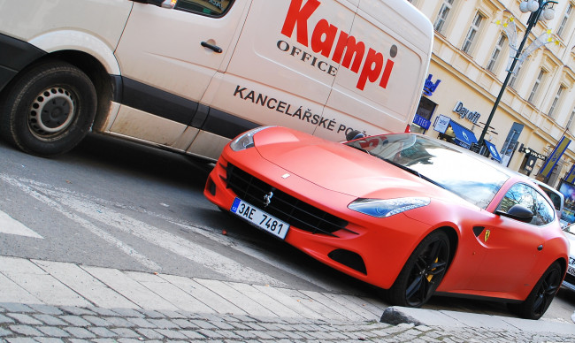 Обои картинки фото ferrari ff, автомобили, выставки и уличные фото, замеченное, на, улице, tuning, ferrari, ff