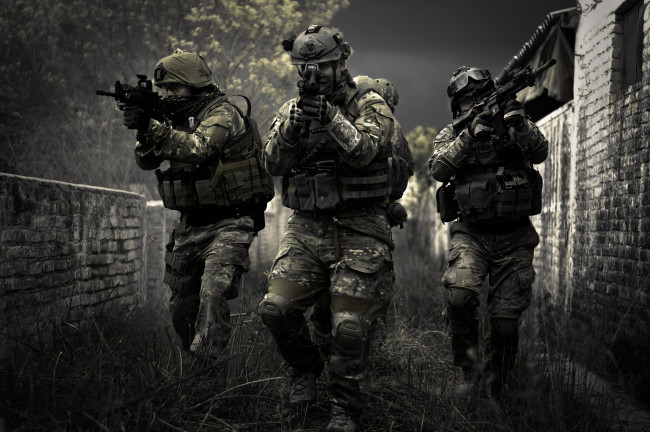 Обои картинки фото оружие, армия, спецназ, цель, фон, экипировка, солдаты