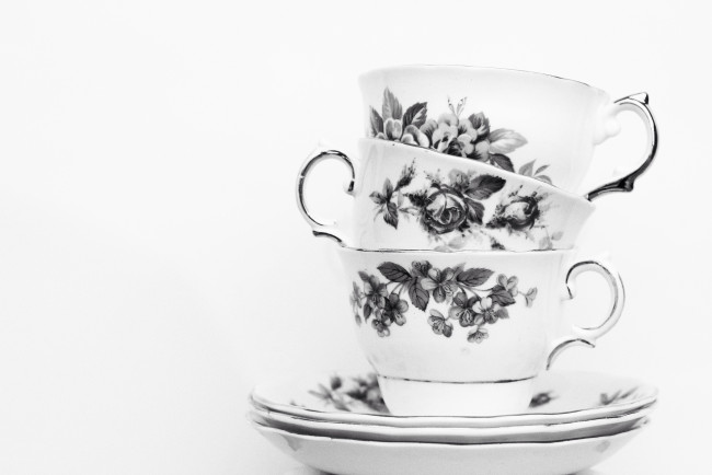 Обои картинки фото разное, посуда,  столовые приборы,  кухонная утварь, рисунок, фото, чёрно-белое, чашки