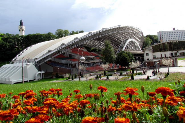 Обои картинки фото города, - здания,  дома, базар, цветы, беларусь, витебск