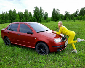 Картинка автомобили -авто+с+девушками skoda fabia