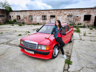 Картинка автомобили -авто+с+девушками mercedes 190e w201