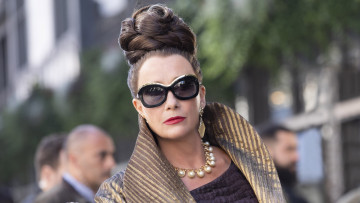 Картинка cruella+ +2021+ кино+фильмы -unknown+ другое круэлла комедия криминал cruella emma thompson baroness von hellman