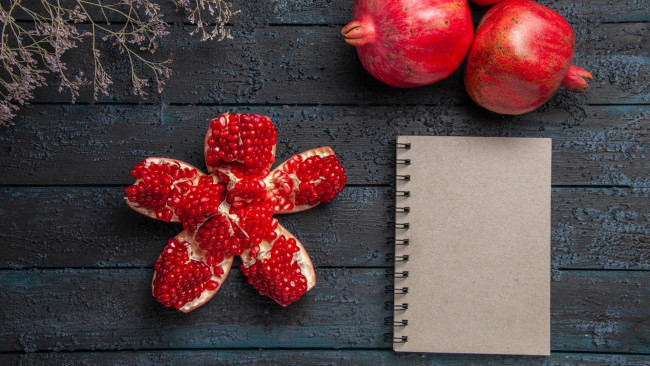 Обои картинки фото еда, гранат, блокнот, гранаты, зерна