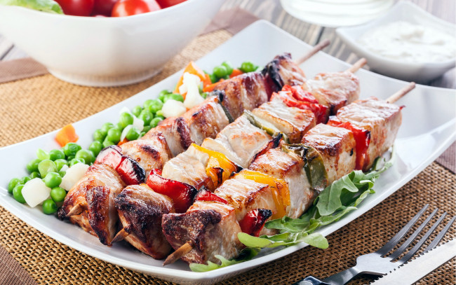 Обои картинки фото еда, шашлык,  барбекю, зеленый, горошек