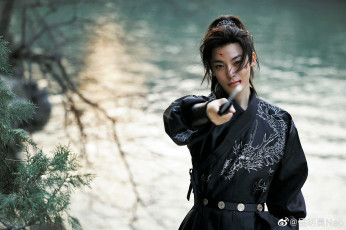 Картинка кино+фильмы back+from+the+brink парень кинжал река