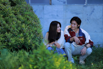 Картинка кино+фильмы young+babylon парень девушка кусты