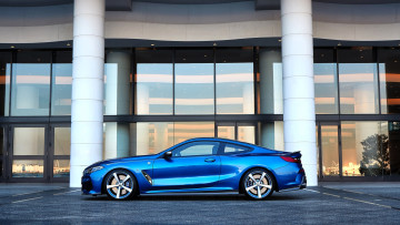 Картинка bmw+m850i+xdrive+coupe автомобили bmw синий здание колонны