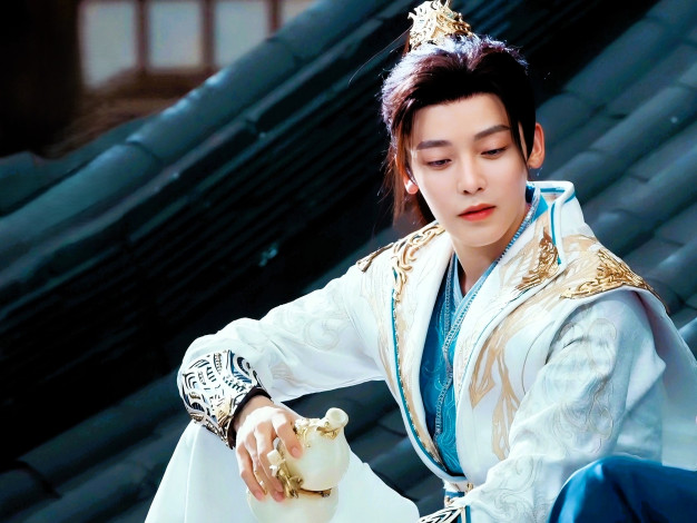 Обои картинки фото кино фильмы, -unknown , другое, парень, наряд, алкоголь, кувшин, крыша