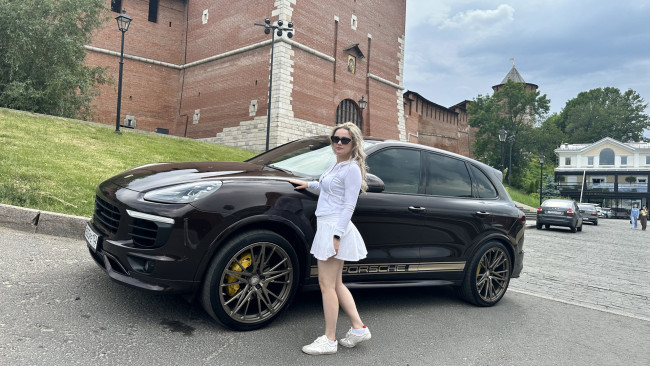 Обои картинки фото автомобили, -авто с девушками, porsche, cayenne