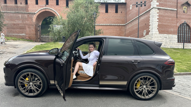 Обои картинки фото автомобили, -авто с девушками, porsche, cayenne