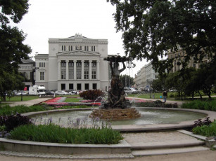 Картинка рига фонтан театра оперы балета города латвия