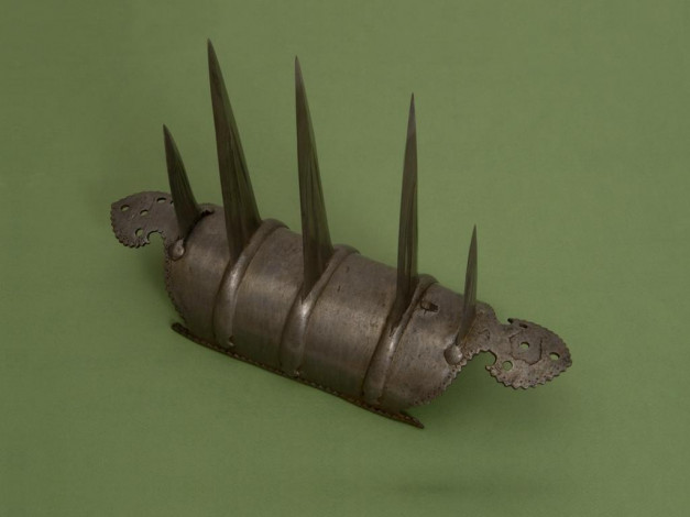 Обои картинки фото пяти, лезвийный, катар, оружие, холодное