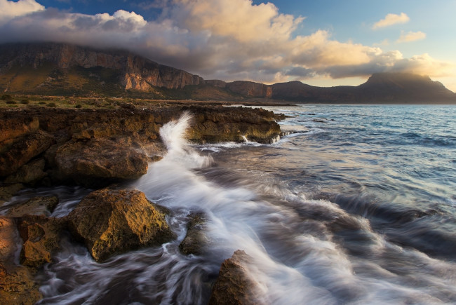 Обои картинки фото природа, побережье, облака, прибой, скалы, море