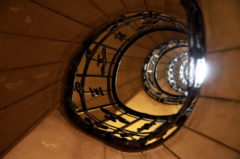 Картинка интерьер холлы +лестницы +корридоры винтовая лестница