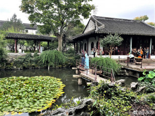 Картинка разное люди костюмы туристы